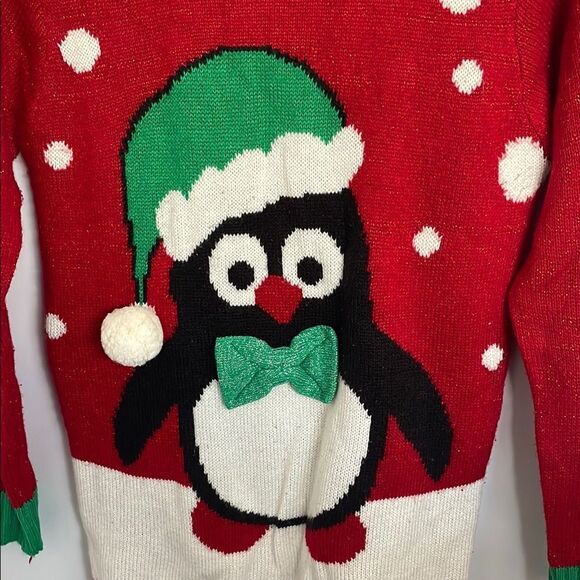 🎄Red and Green Crew Neck Holiday Sweater with Festive Patterns size M - Picture 8 of 8